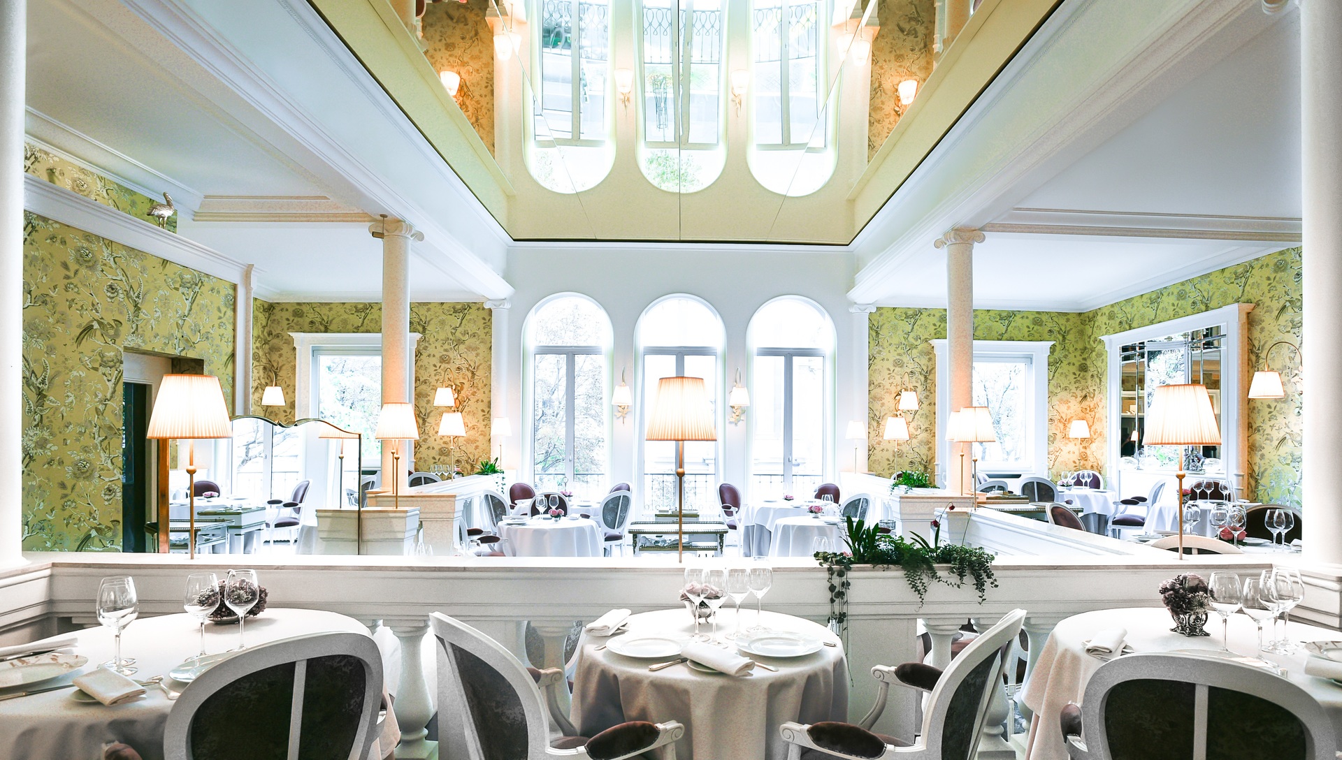 Restaurant Lasserre ©Olivie rBuhagiar